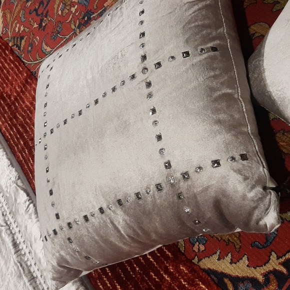 Callisto home accent pillow regular price 125usd - Picture 8 of 11